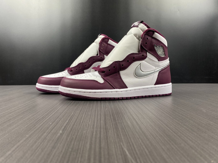 Air Jordan 1 High OG “Bordeaux” 555088-611