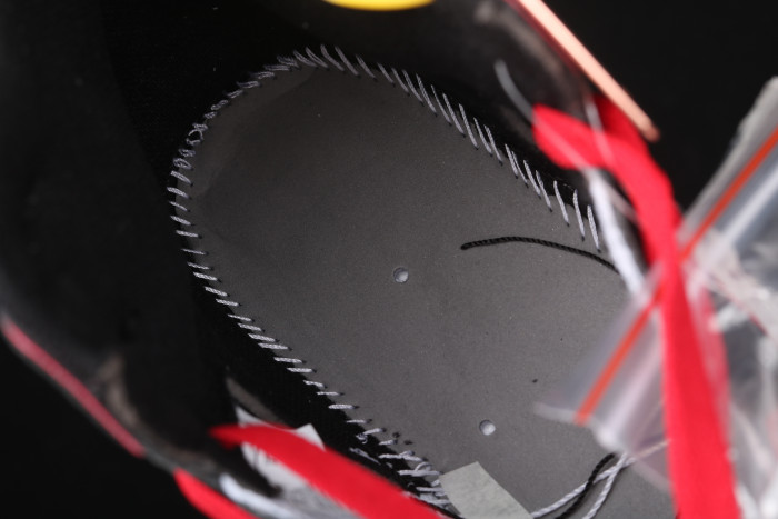 Air Jordan 1 High OG “Bloodline” 555088-062