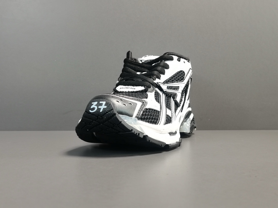 Ba*len*cia*ga runner sneaker